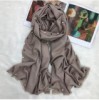 Женский шарф с бусинами